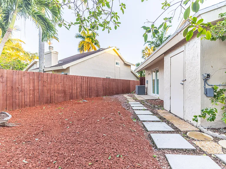 7860 Stanway Pl W — Photo 32