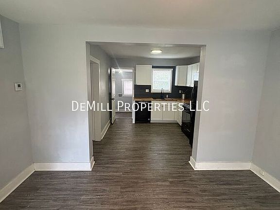 3rd image of 1126 W Hamilton St
