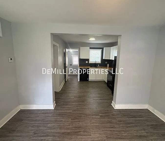 1126 W Hamilton St — Photo 3
