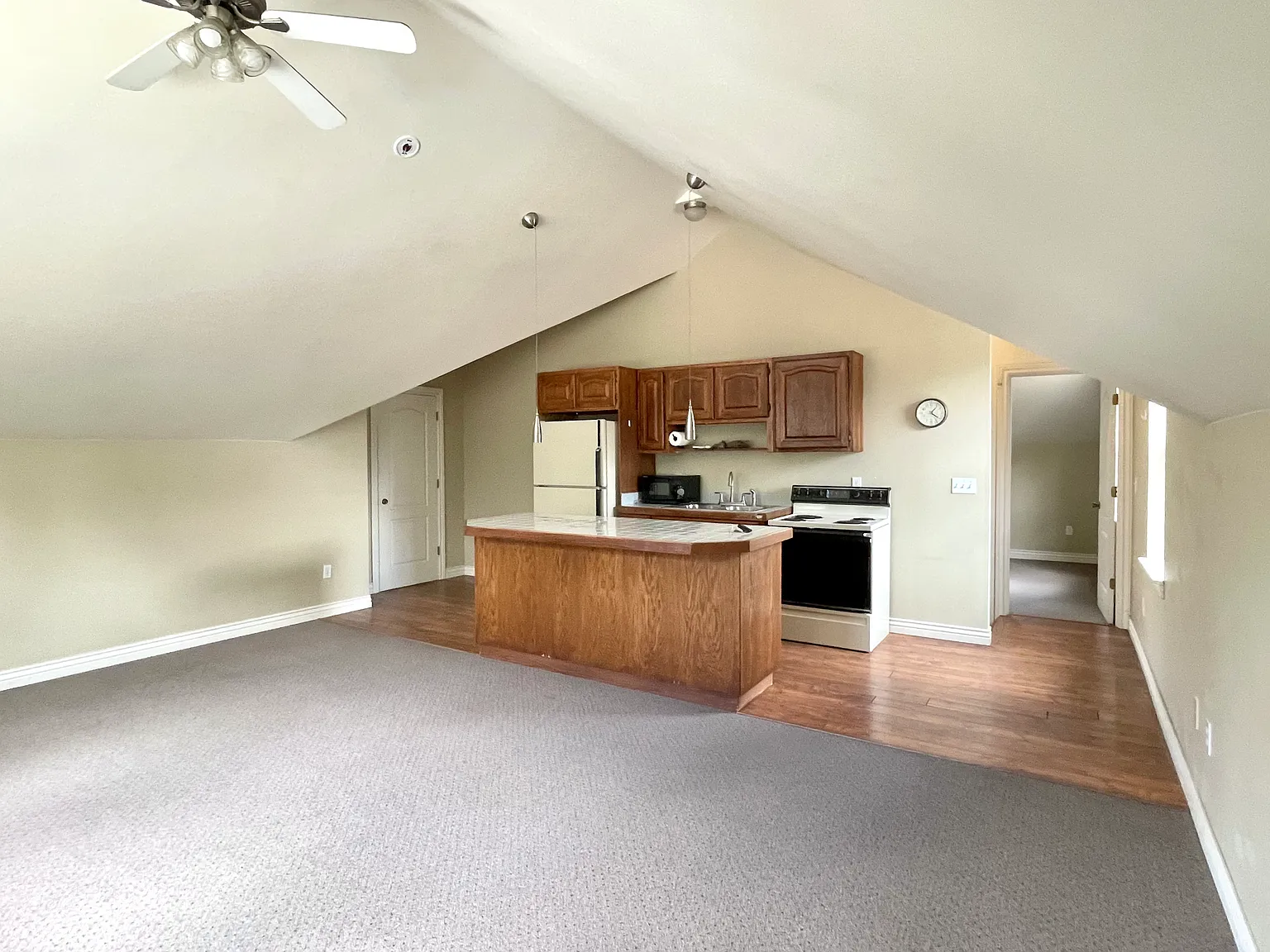 498 E Twelve Oaks Dr — Photo 3