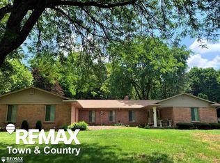 1260 Springborrow Dr, Flint, MI