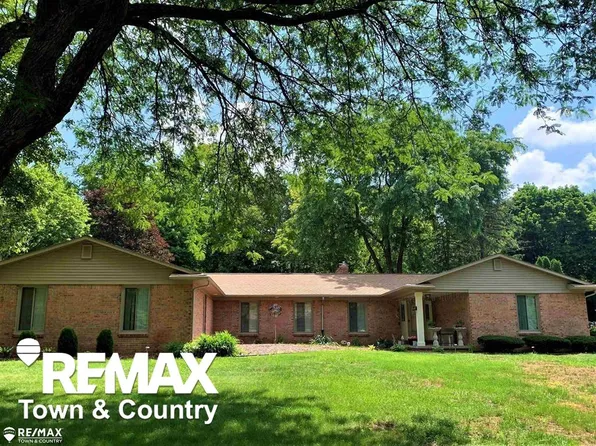 1260 Springborrow Dr, Flint, MI 48532