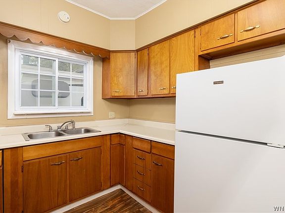 4th image of 147 Stevens St