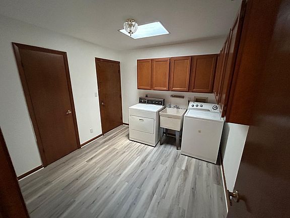 4th image of 1554 Poplar Dr