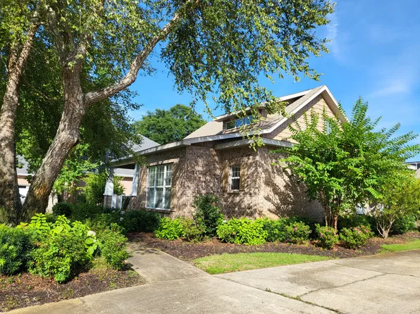 16 Shalimar Dr, Shalimar, FL 32579