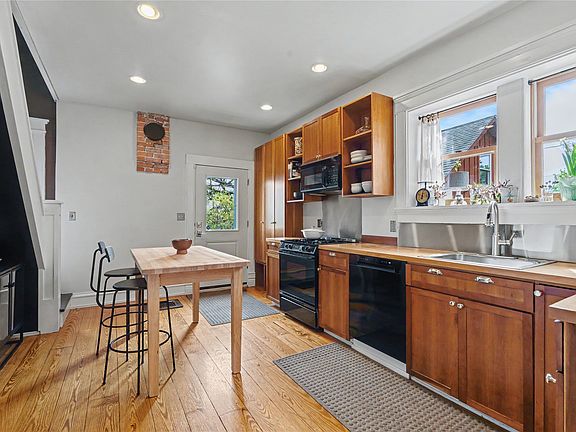 5th image of 905 18th St