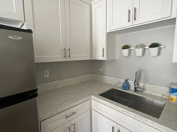 4th image of 6540 N Debs Ave #6540