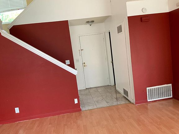 3rd image of 272 Rosewood Ct