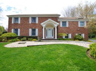 6 Truxton Rd, Dix Hills, NY 11746