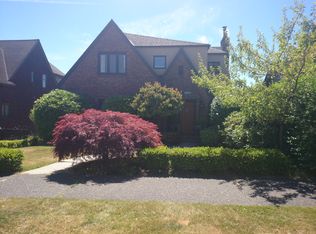 2311 Rosemont Pl W, Seattle, WA 98199