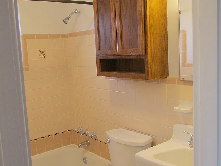 3921 Saint James Ave #1 — Photo 5