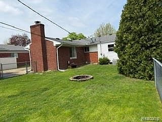 4th image of 14137 Berkshire St