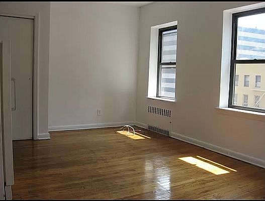 2nd image of 347 E 61st St #1A