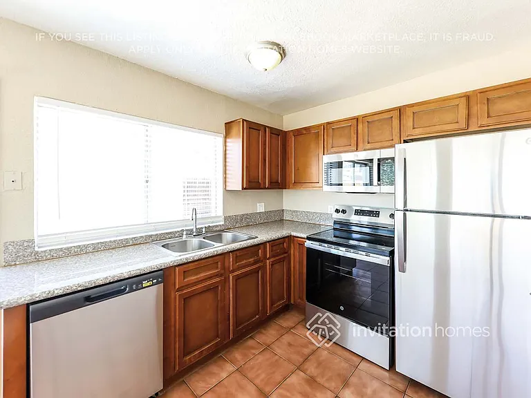 6108 N 71st Dr — Photo 8