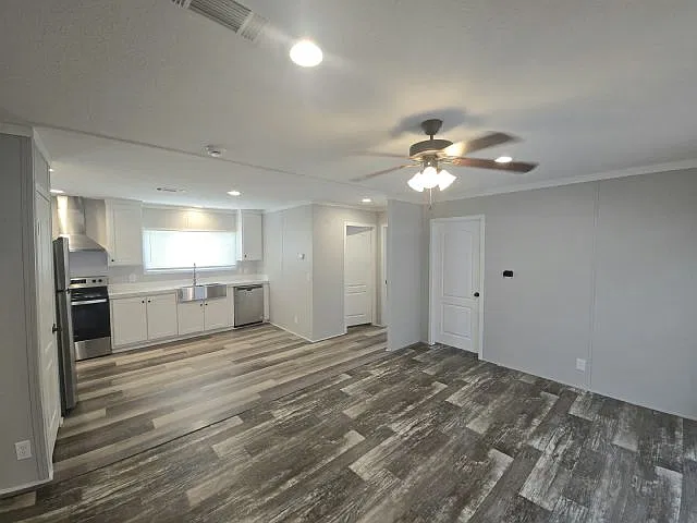 3 bed, 960 sqft, $2,125 — Photo 2