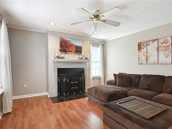3rd image of 1500 W Esplanade Ave APT 33D