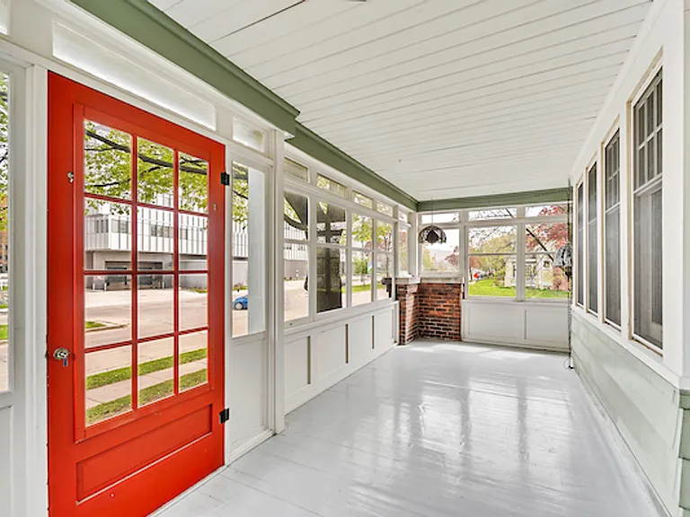 1931 E Kenwood Blvd — Photo 14