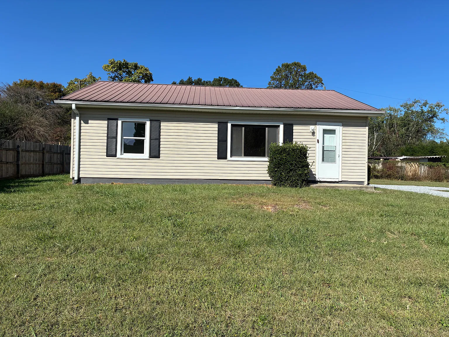 2 bed, 1000 sqft, $1,100 — Photo 1