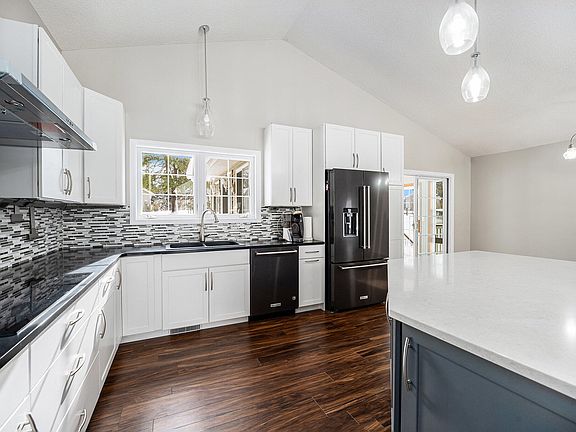 2nd image of 3622 Bayview Dr