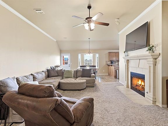 5th image of 604 Apple Tree Ln