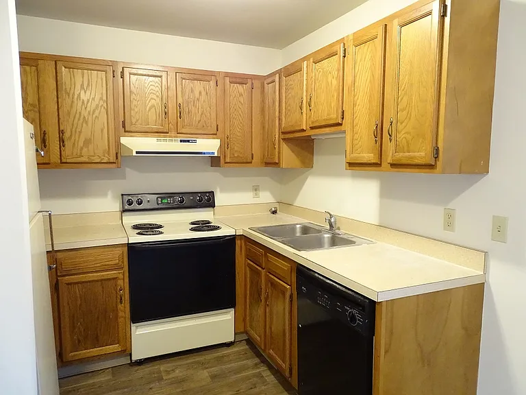 500 E Newport Rd #H — Photo 8