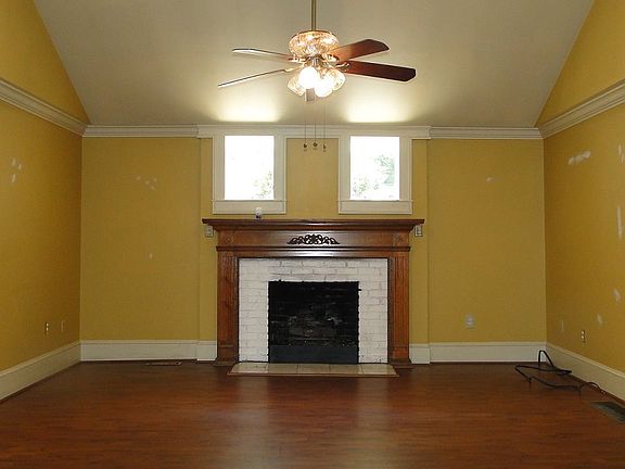 5th image of 211 E Lake Shore Dr