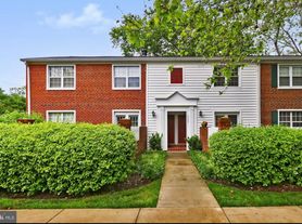 2503 S Walter Reed Dr, Arlington, VA