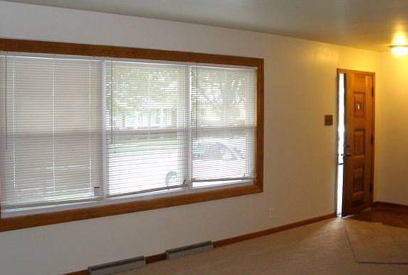 HUGE Living room 2