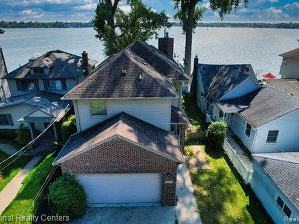 1431 W Lake Dr, Novi, MI 48377