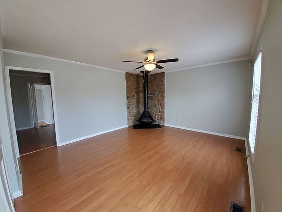 3rd image of 408 Desmond Dr