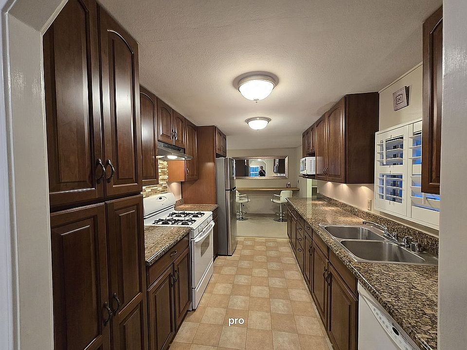 1st image of 201 Manor Ct
