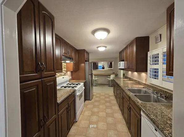 201 Manor Ct, Stateline, NV 89449