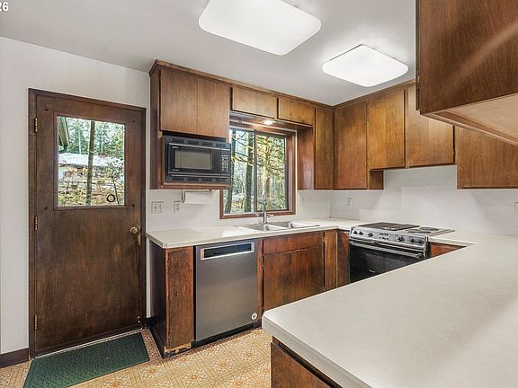5th image of 27783 SW Strawberry Hill Dr