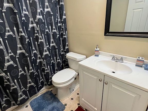 4th image of 616 W Allison Ave