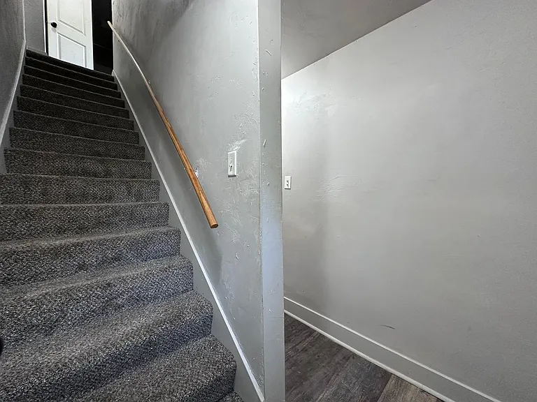 854-856 Kellogg St — Photo 10