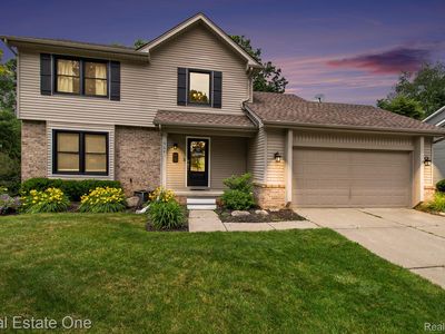 964 Abbey Ln, Milford, MI, 48381