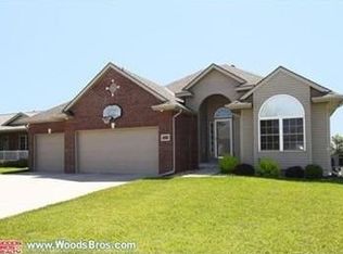 1723 Blackhawk Dr, Lincoln, NE 68521