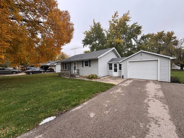 310 W 2nd St, Sutherland, IA 51058