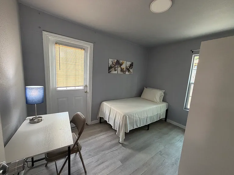 714 SW Dallas St — Photo 18