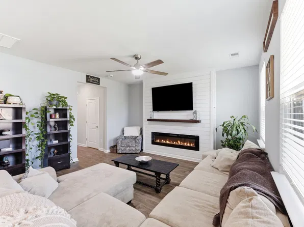 418 Eastern Pine Dr, Summerville, SC 29486