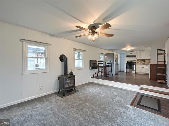4th image of 23 Hearth Dr