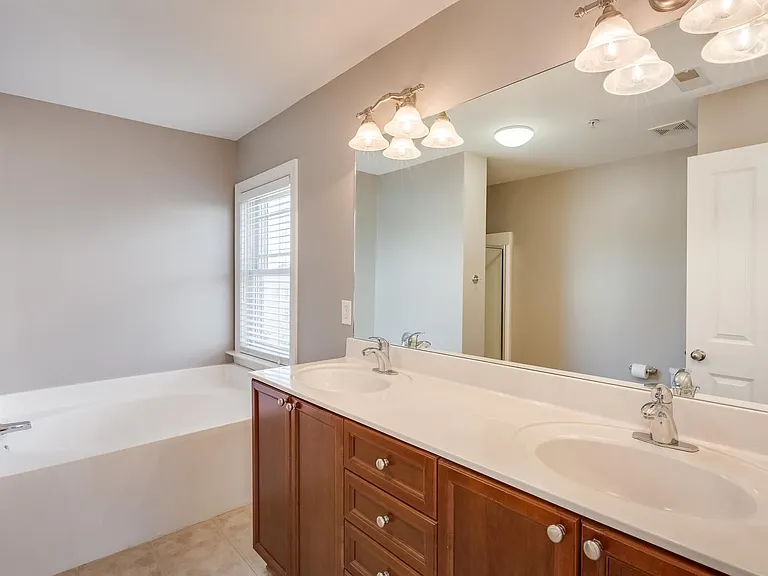 3200 Long Blvd #2 — Photo 31
