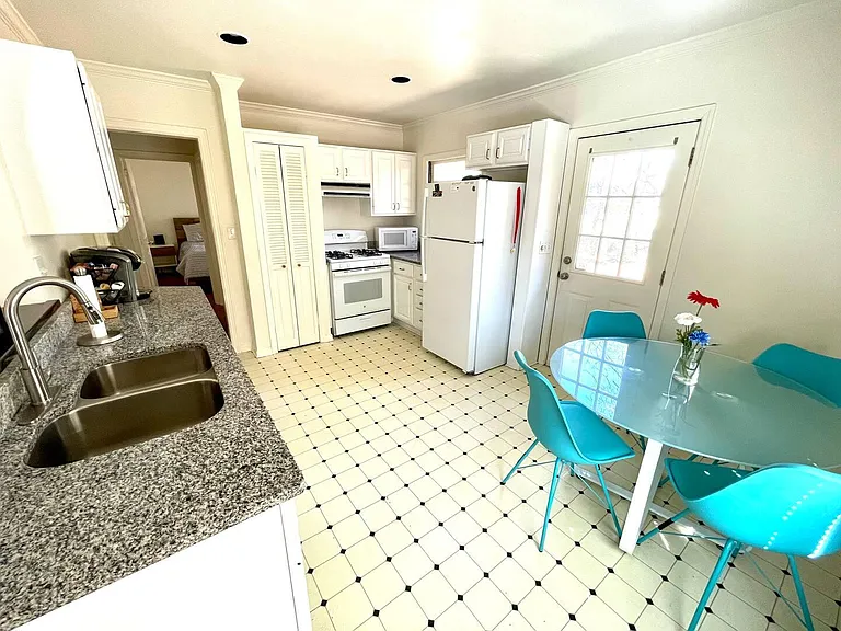 1805 Piedmont Way NE #B — Photo 6