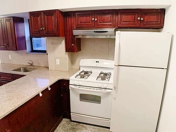 2nd image of 27-35 21st St #3WW
