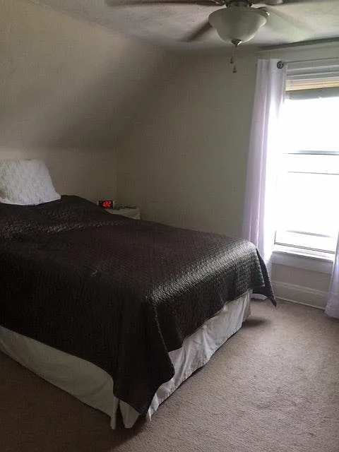 2 bed, 1100 sqft, $1,300 — Photo 2