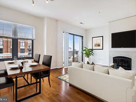 2nd image of 1021 N Garfield St APT 1005
