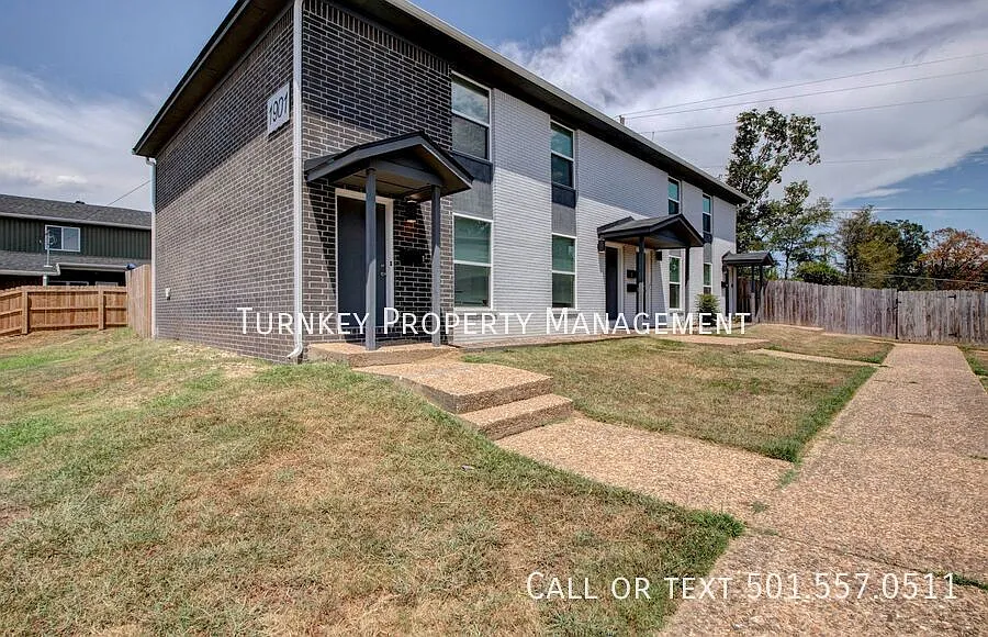 1901 Sanford Dr Unit 1 — Photo 2