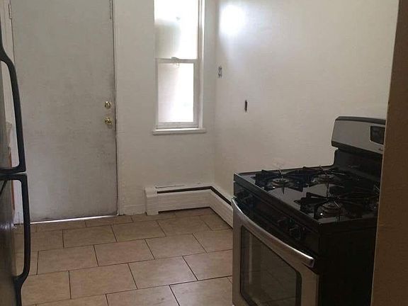4th image of 1732 W Mosier Pl #25