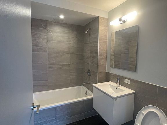 5th image of 596 Washington Ave #4O