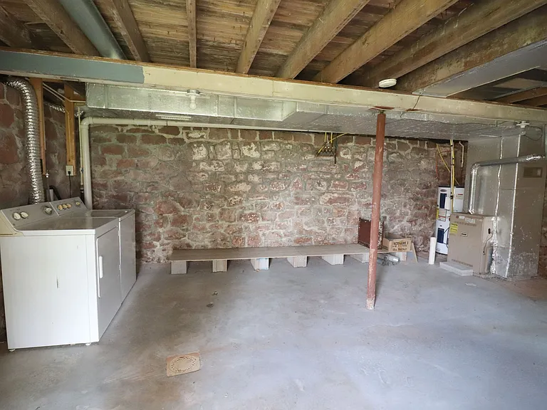 350 Adamstown Rd #C — Photo 15